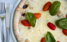 Hva er hvit pizza og hvordan du lager det 