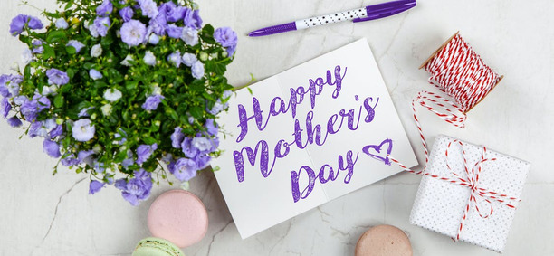 thumbnail of Husk morsdag: slik kan du glede din mamma med gaver og opplevelser